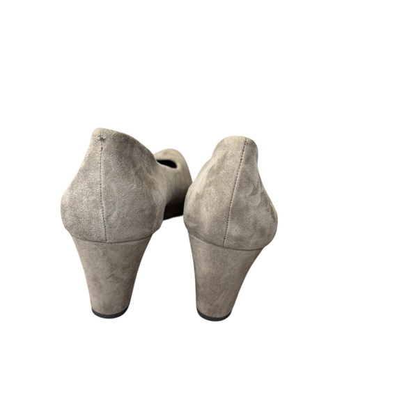 🤎 STUART WEITZMAN 🤎 Suede Wedge Pumps 8.5N Taupe Gray Classic Heel‎ ✨ - Picture 4 of 7
